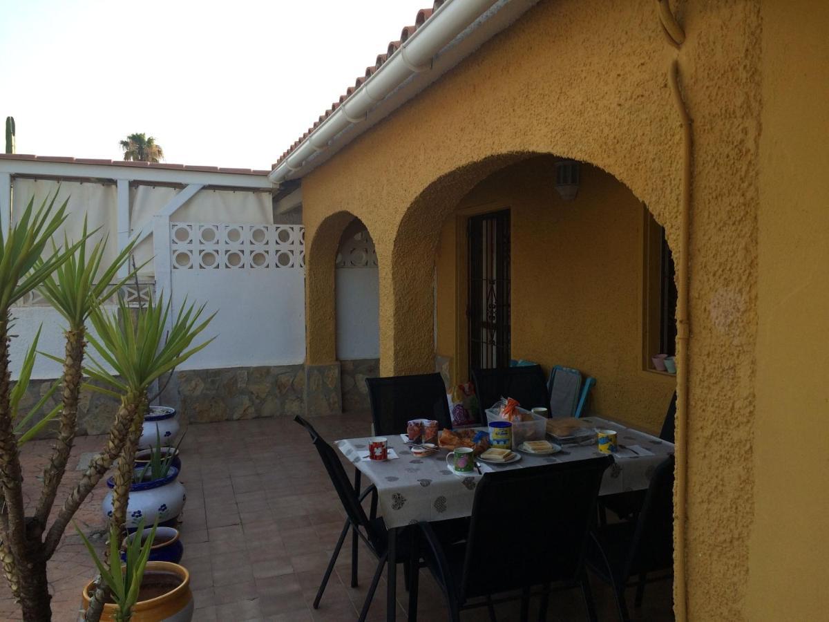 Villa With Garden And Pool In 德尼亚 外观 照片